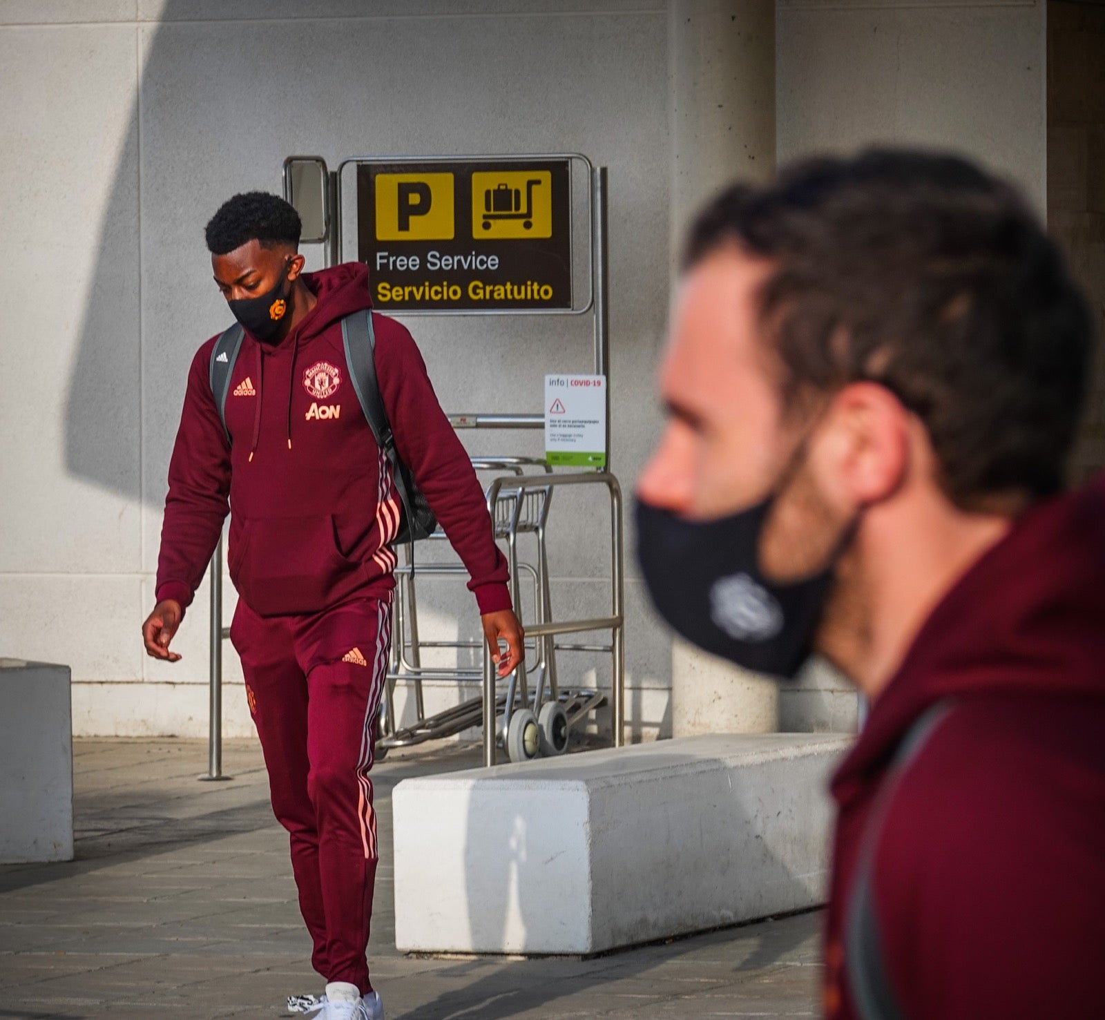 Los 'diablos rojos' aterrizan en la capital para el duelo de cuartos de final de la Europa League contra el Granada CF