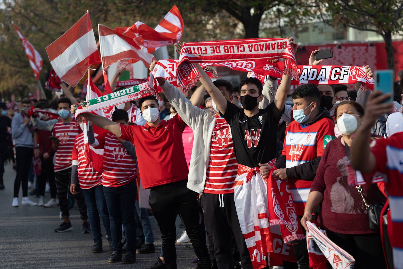 Fotos: El ambiente previo al Granada-Manchester United en el Nuevo Los Cármenes