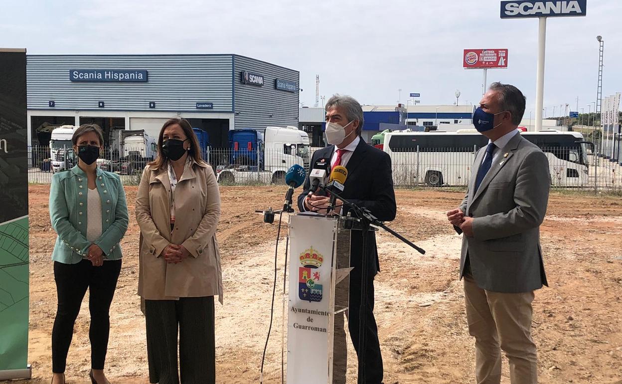 El director general de Sepes, Lucrecio Fernández, durante su intervención en Guarromán.
