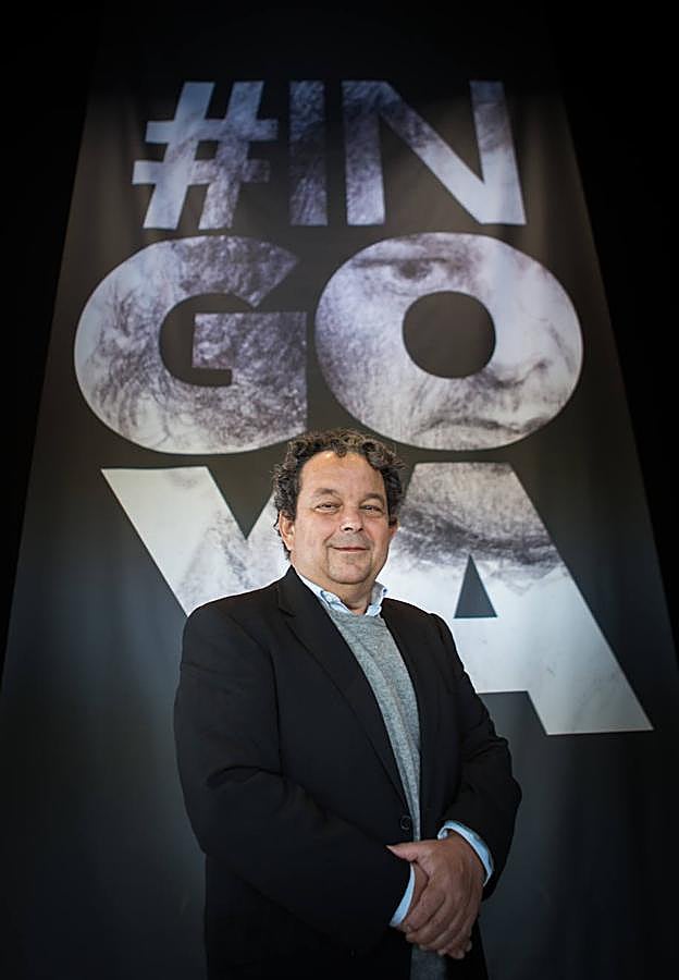 Ante el cartel de #InGoya. 