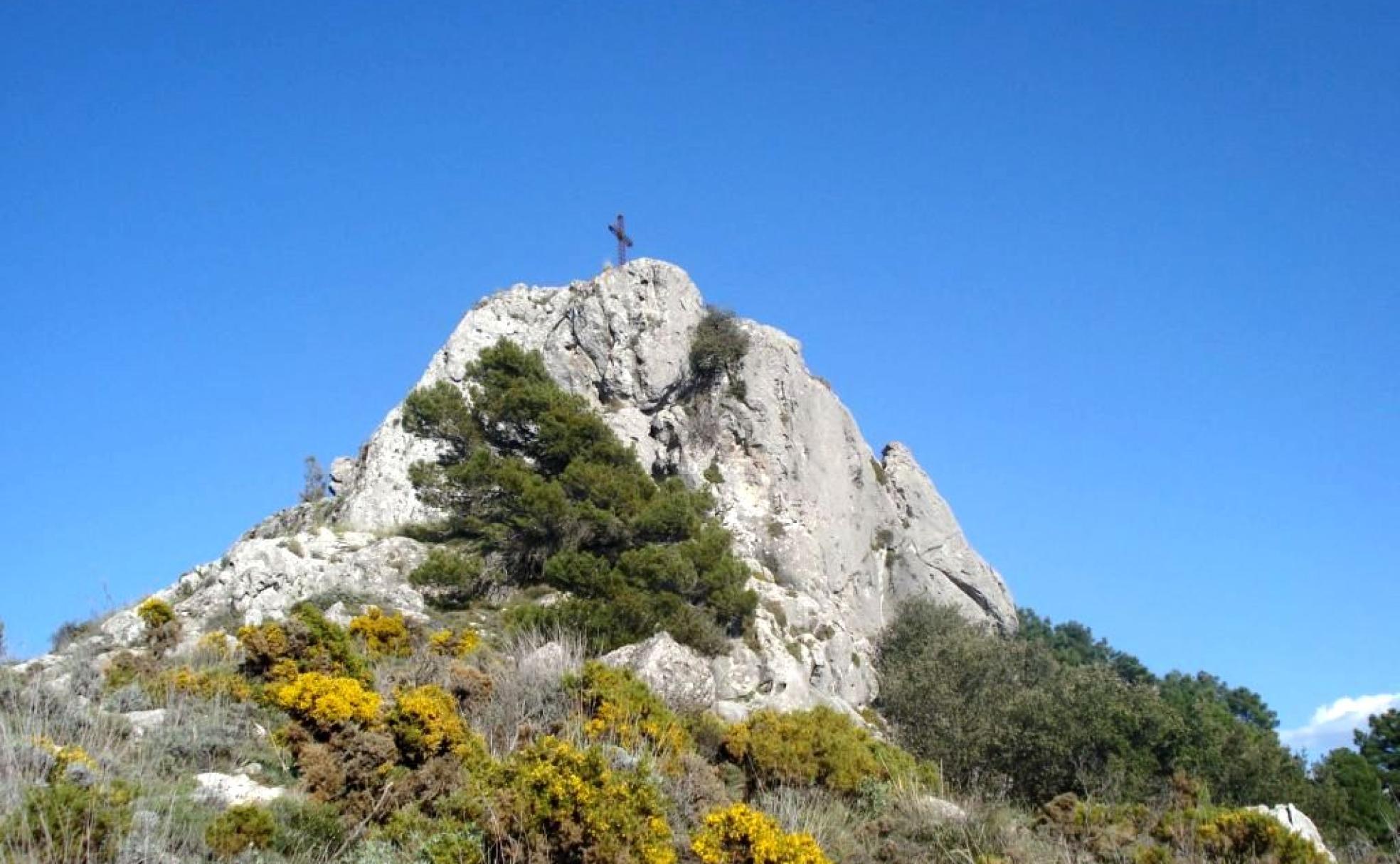 Vista de la Cruz de Víznar en la Sierra de Huétor.