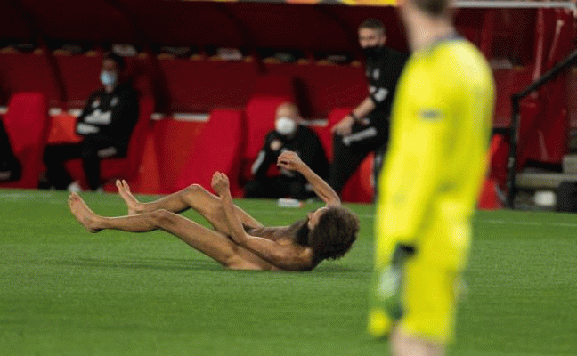 Hombre desnudo en Granada | Así se coló en el partido ante el Manchester United en Los Cármenes