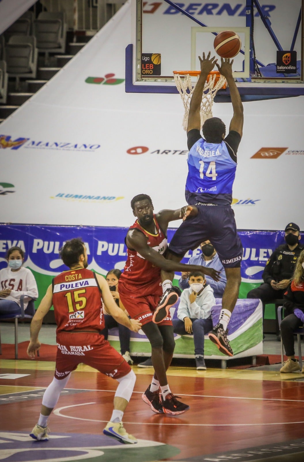 Fotos: Las mejores imágenes del Covirán-Oviedo