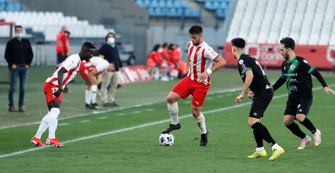 El filial visita hoy alVélez, que lidera el subgrupo de ascenso. 