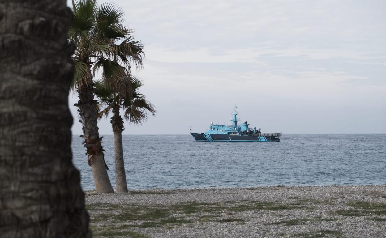 El Fulmar, el buque para la lucha contra el narcotráfico, controla las aguas de Granada