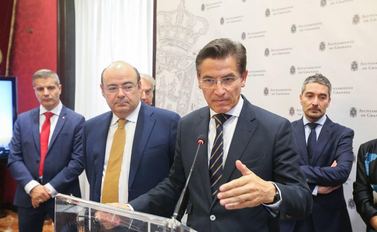 De izquierda a derecha, los concejales del gobierno municipal César Díaz, Sebastián Pérez, Luis Salvador y Manuel Olivares. 