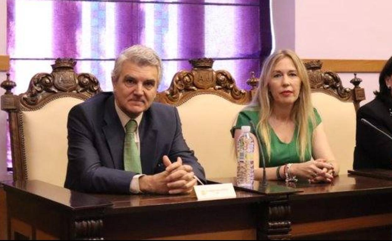 Salud Anguita y Manuel Ureña, cuando tomaron posesión como concejales de Vox. 