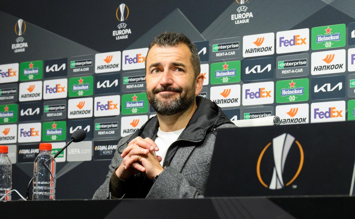 Sigue en directo la rueda de prensa de Diego Martínez desde Manchester