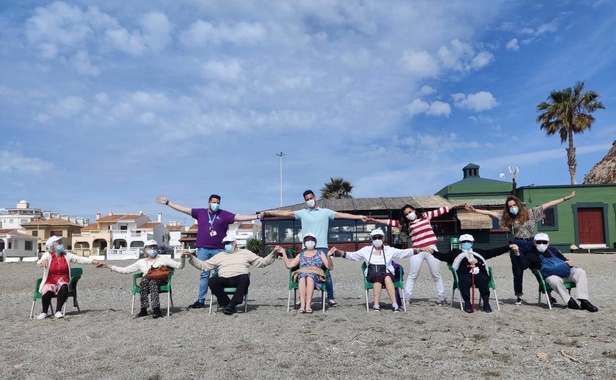 Los mayores de la residencia María Auxiliadora de Churriana, en Calahonda