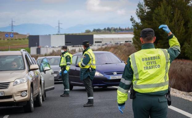 Andalucía mantendrá las restricciones y pide herramientas para limitar movilidad y horarios en mayo