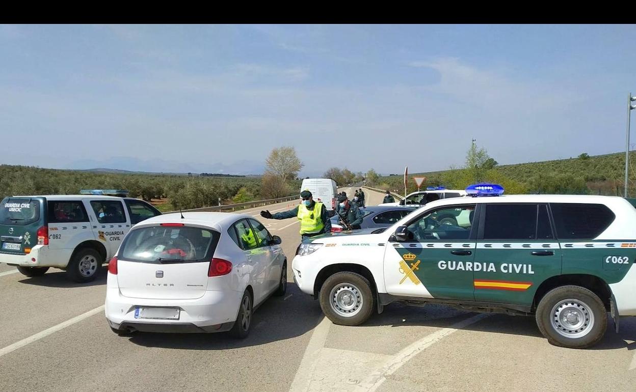 Control de la Guardia Civil en las carreteras jienenses. 