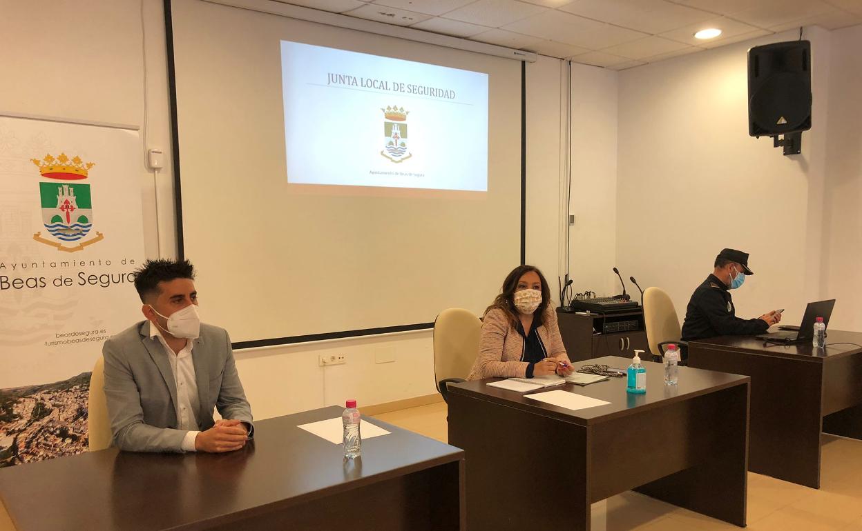 La subdelegada Catalina Madueño presidió la Junta Local de Seguridad.