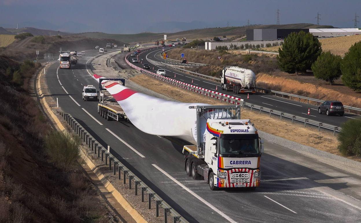 Casi una veintena de empresas optan a la construcción de un acceso directo al puerto