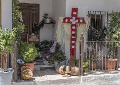 Imagen secundaria 1 - Romería de la Amistad. Cruz en Baza el año pasado. Comienzo de la romería de Zújar.