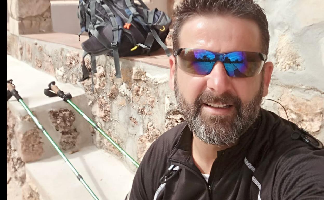 Un guardia civil granadino andará más de 350 kilómetros entre Cuenca y Belicena en homenaje a las víctimas del covid