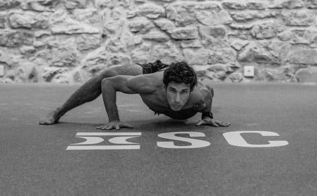 Rodrigo Machado, practicando el 'power surf'.