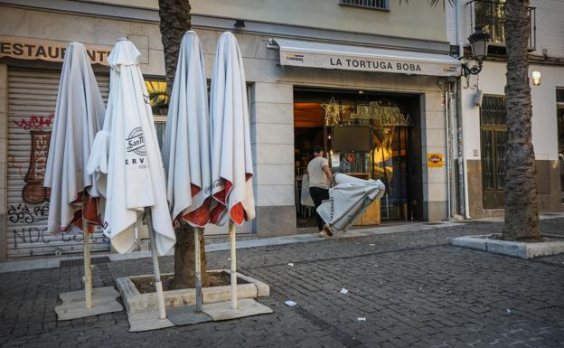 Restricciones y medidas en Granada | Las bares de la provincia seguirán cerrando a las ocho de la tarde una semana más