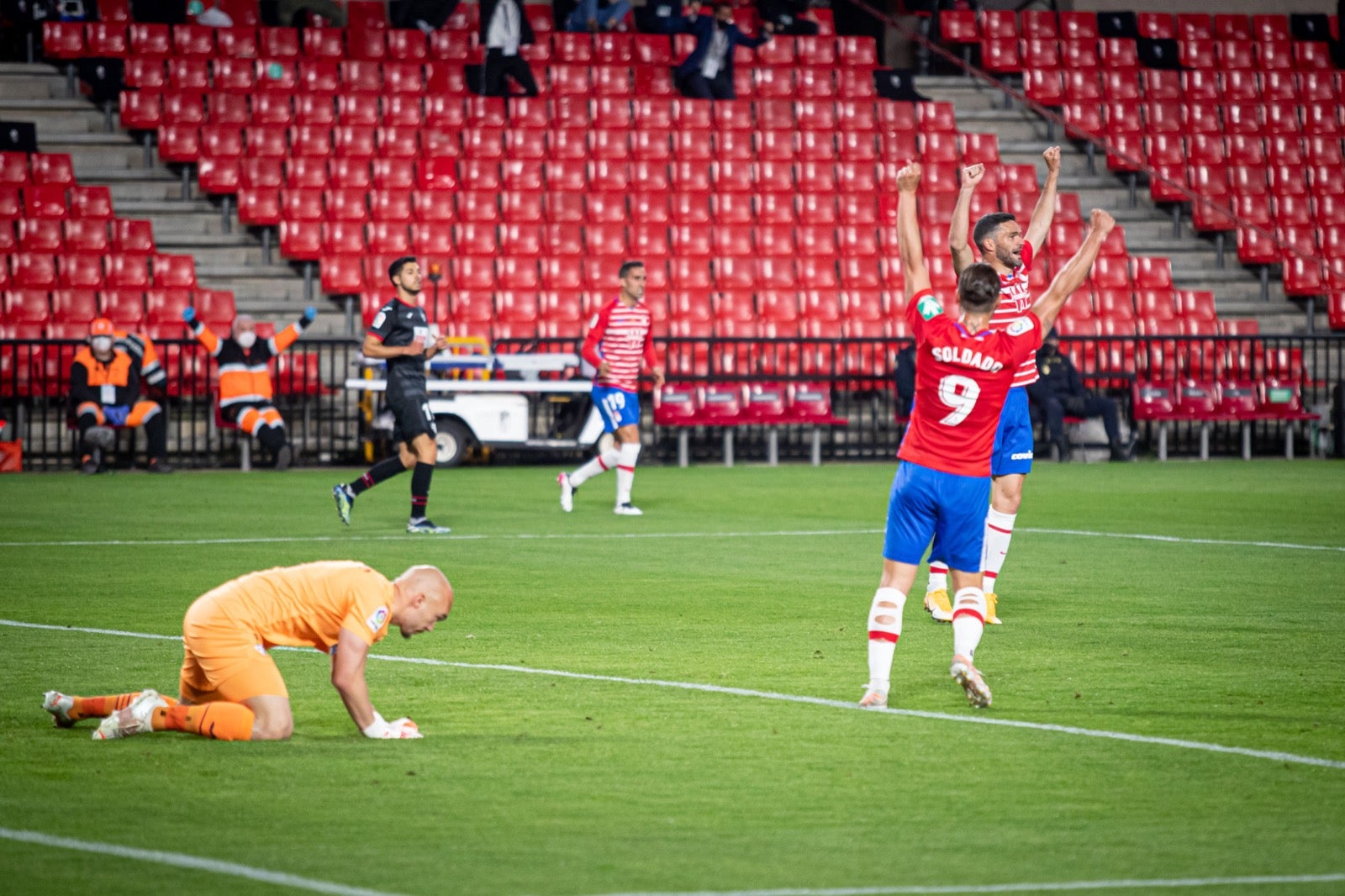 Fotos: Las mejores imágenes del Granada-Éibar