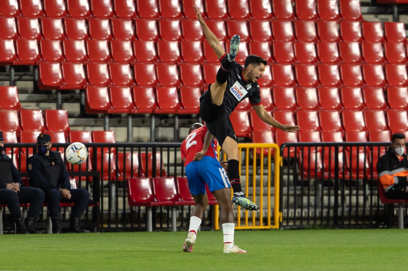 Fotos: Las mejores imágenes del Granada-Éibar