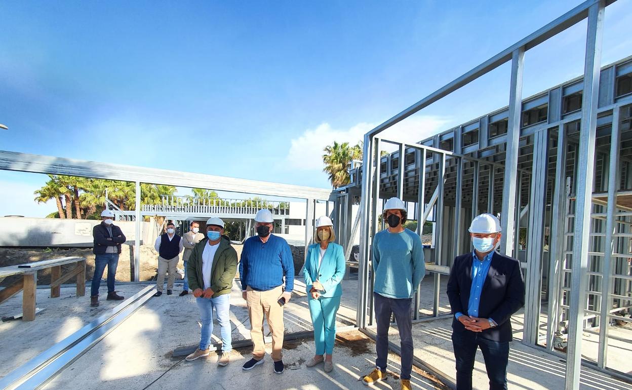 Avanzan las obras del centro náutico-deportivo de Playa Granada, que podría estar finalizado en junio