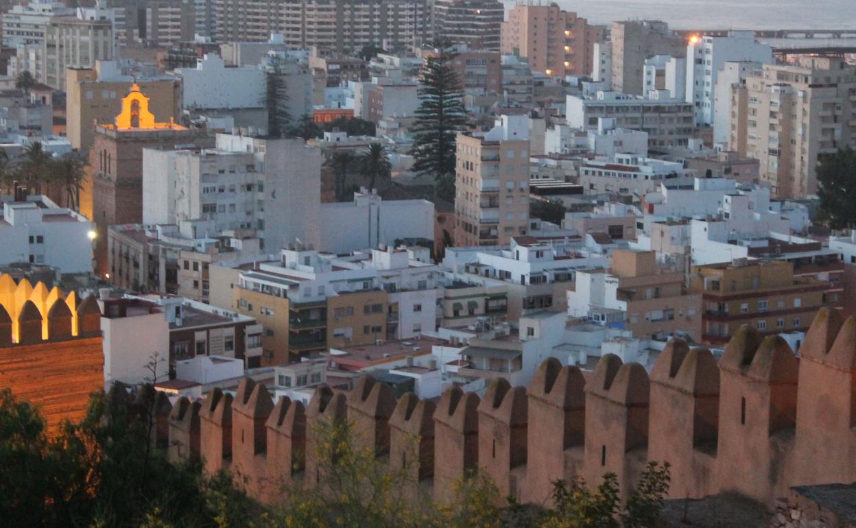 Cultura en Almería | Lecturas a los pies de la Alcazaba para apoyar al centro de la ciudad