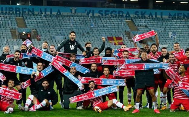 Los jugadores del Granada CF celebran su clasificación para Europa League frente al Malmö.