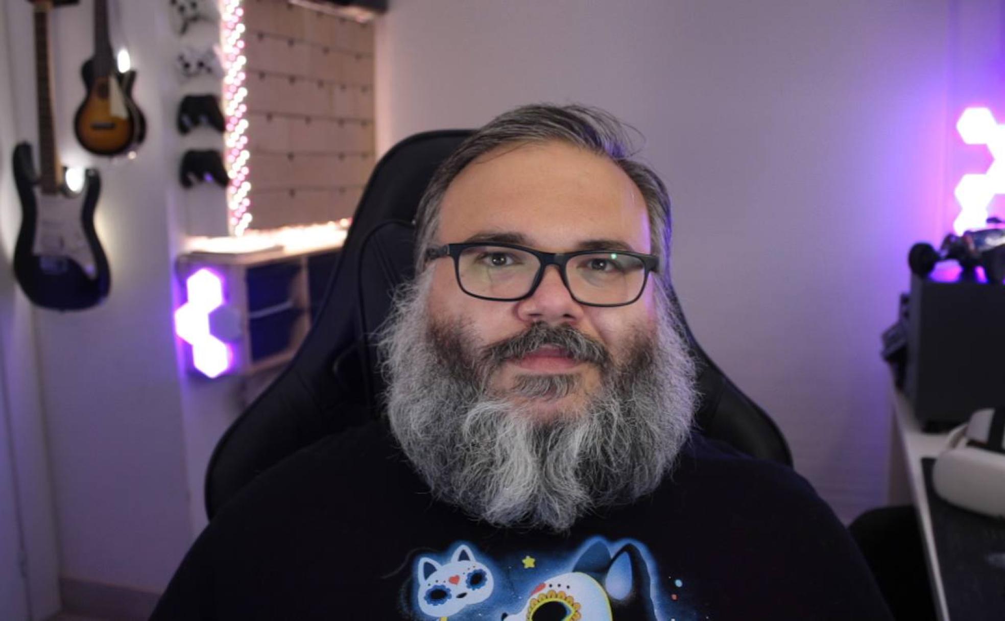 Pedro Cano Carmona, Pococo, en el despacho de casa.