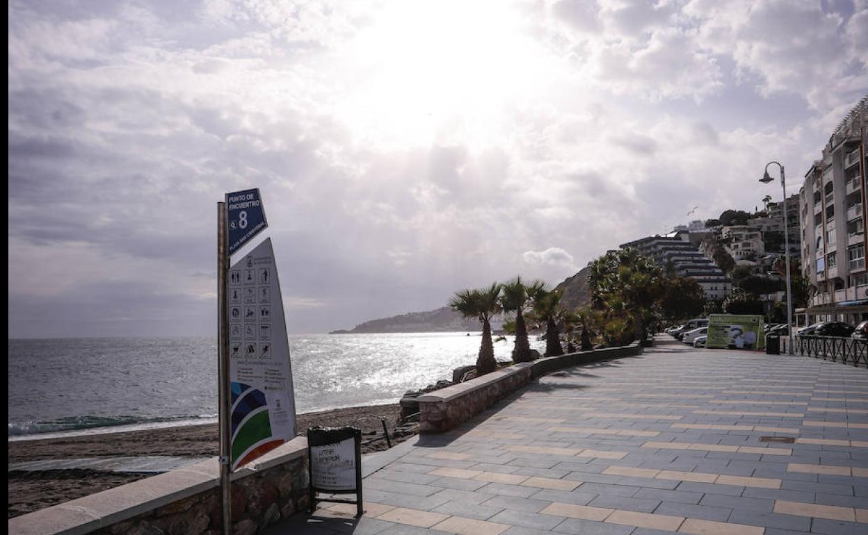 Las playas de Granada aspiran a once banderas azules este año