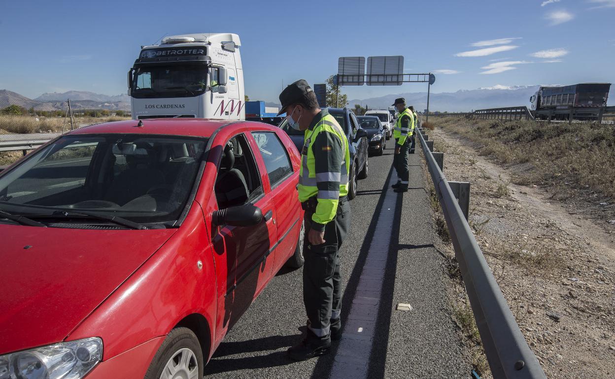 La Junta quiere abrir las provincias andaluzas «esta semana si los expertos lo ven bien». 