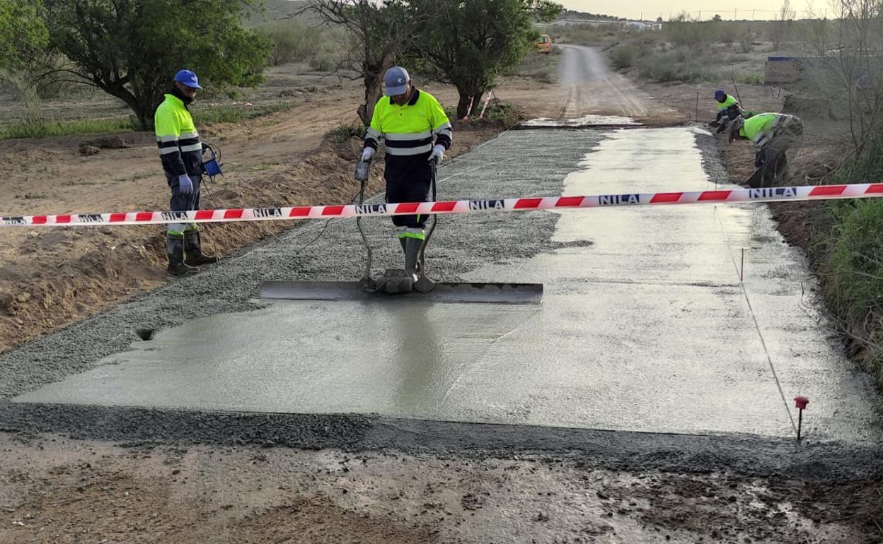 Provincia de Almería | Tabernas repara caminos y el techo del pabellón, dañados por la DANA