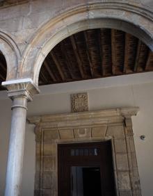 Imagen secundaria 2 - Detalles del Claustro de la Emperatriz. 