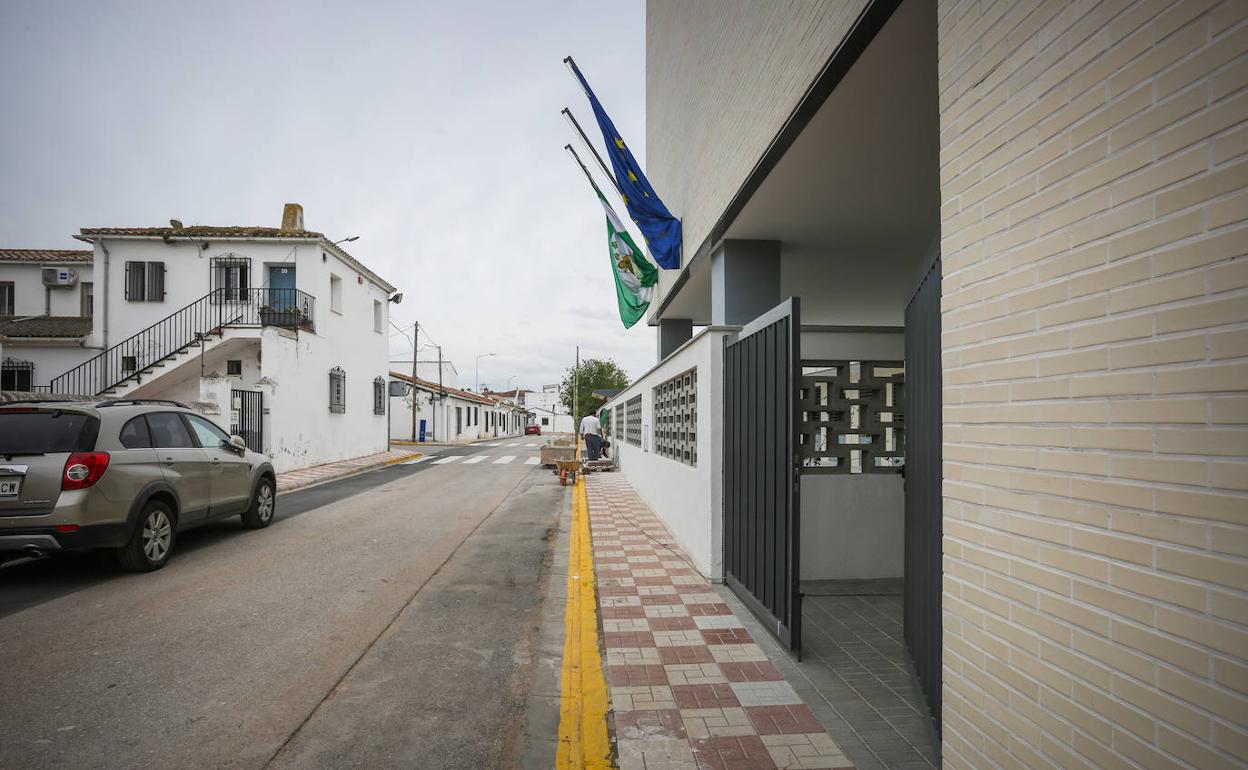 La entrada del nuevo colegio de El Chaparral