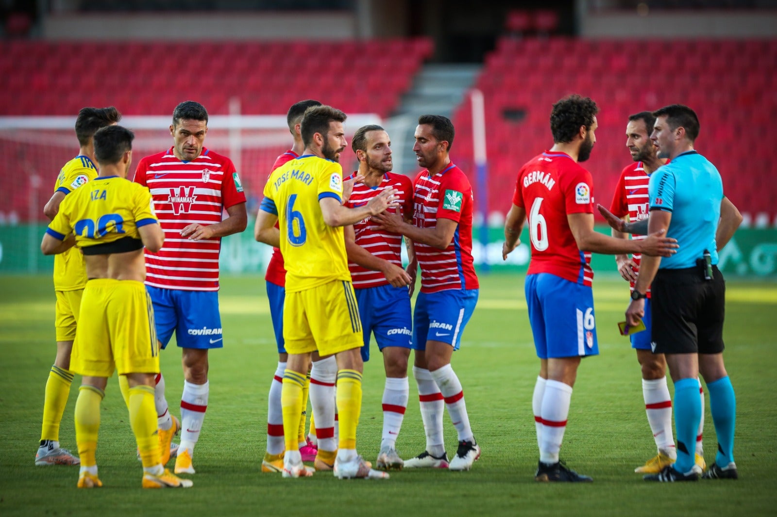 Fotos: Las mejores imágenes del Granada-Cádiz