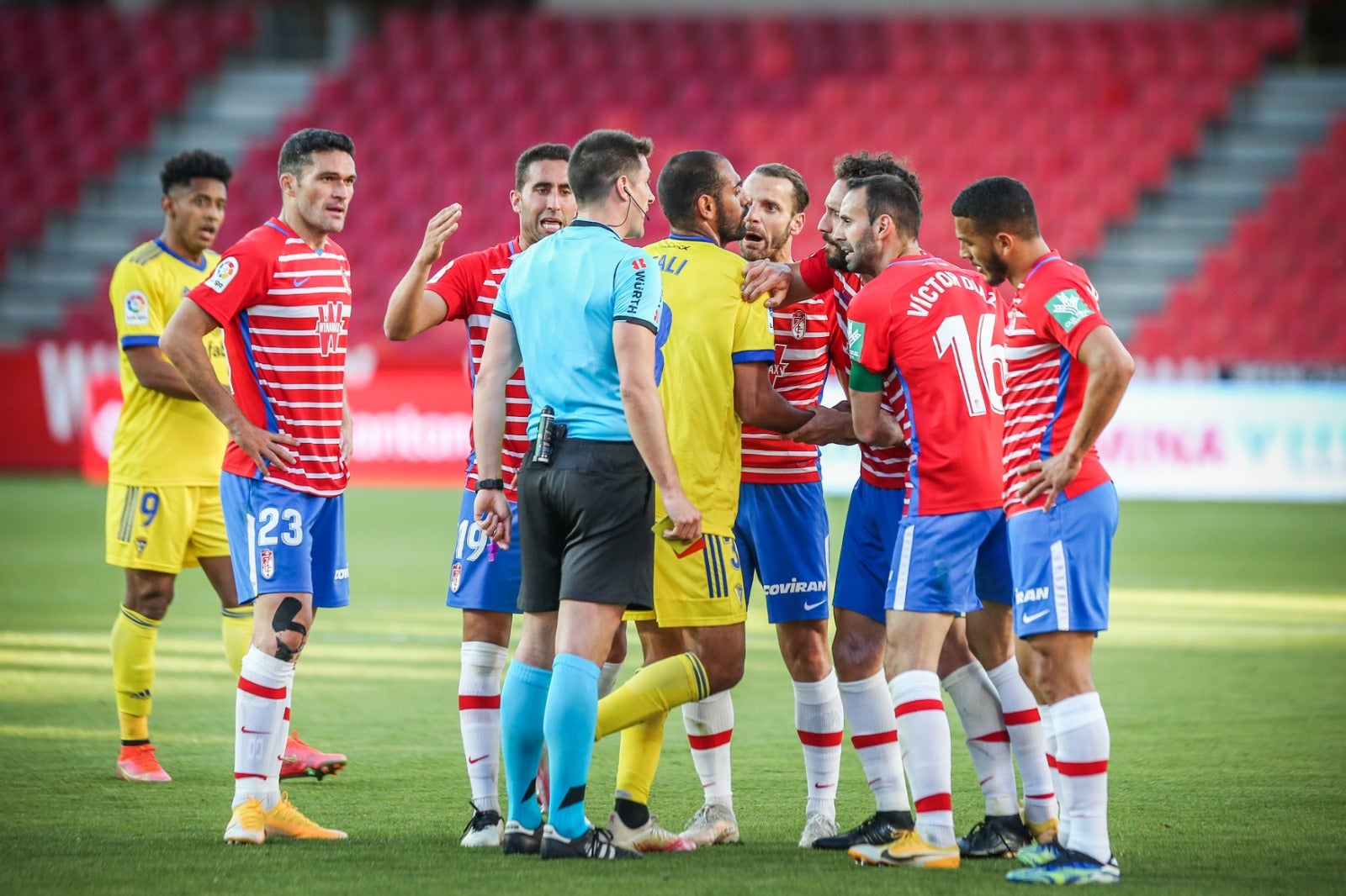 Fotos: Las mejores imágenes del Granada-Cádiz