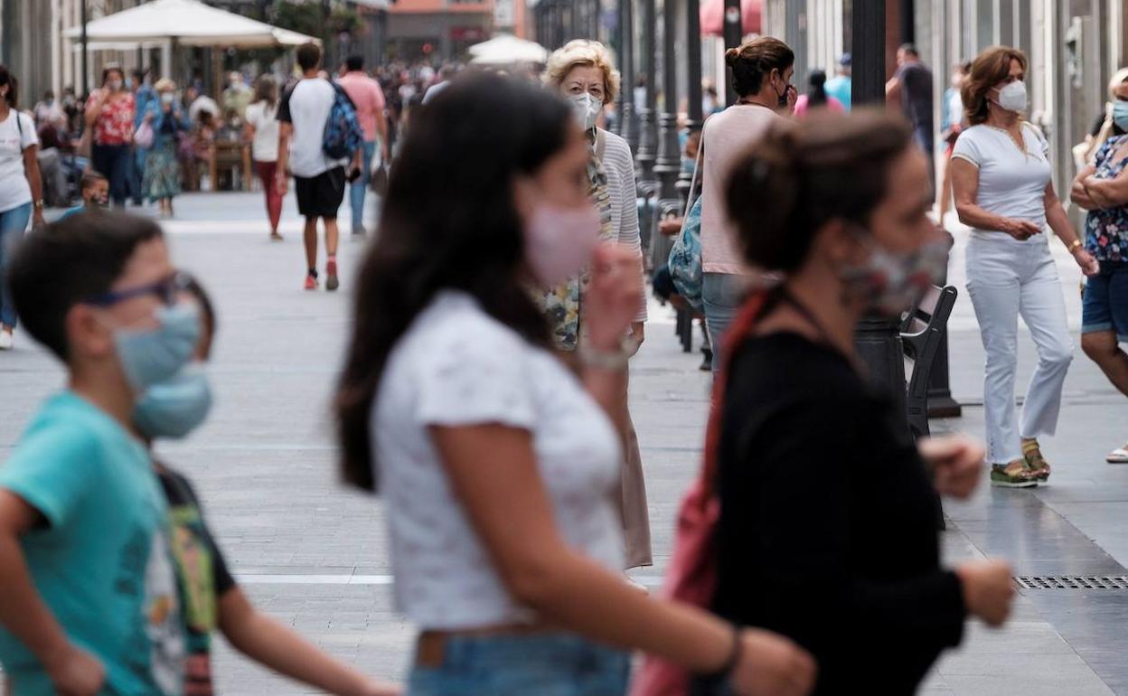 El uso de la mascarilla ayuda a disminuir los síntomas. 