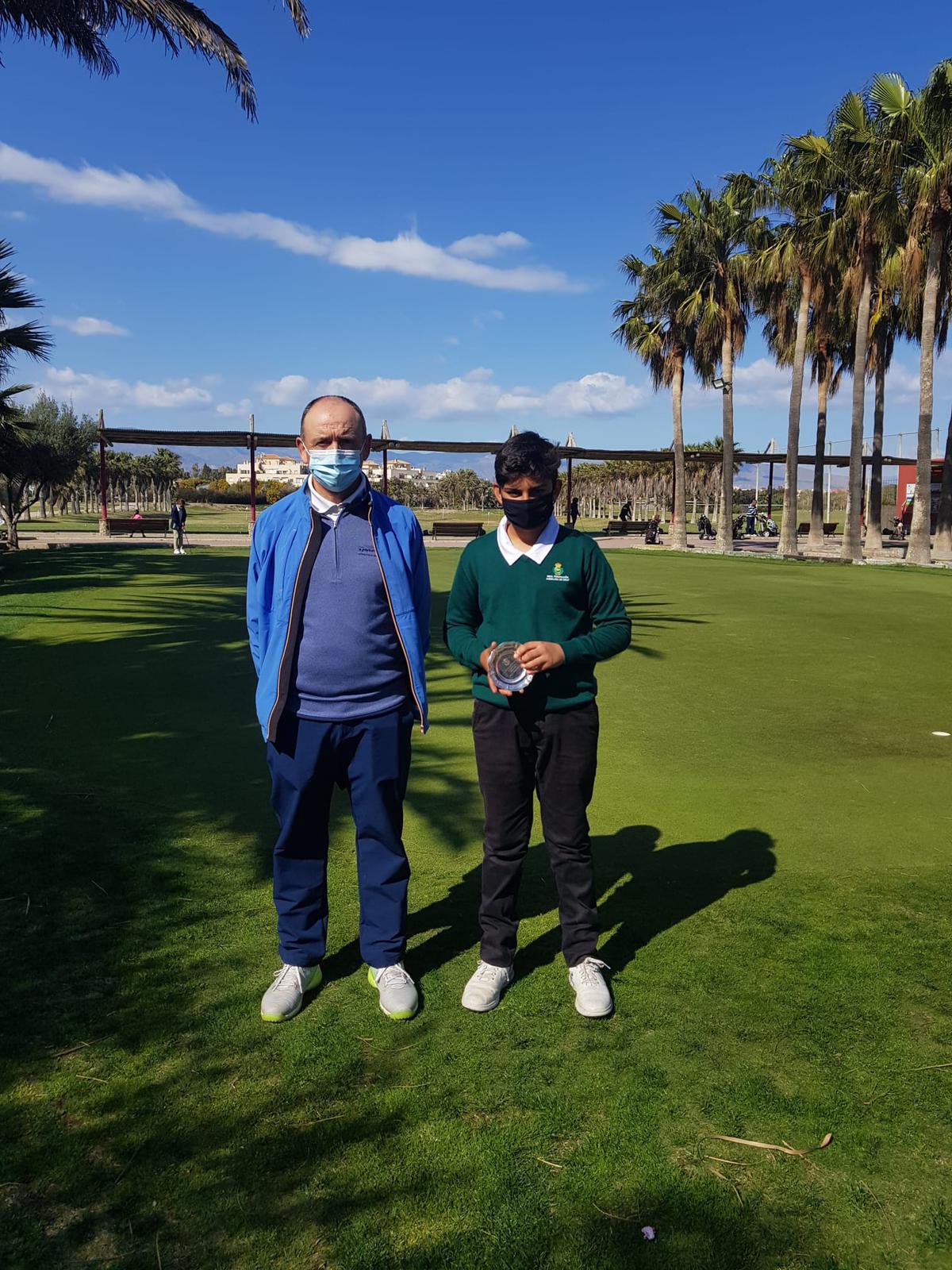 Paco Parrón es el entrenador de Arián, quien no para de cosechar títulos