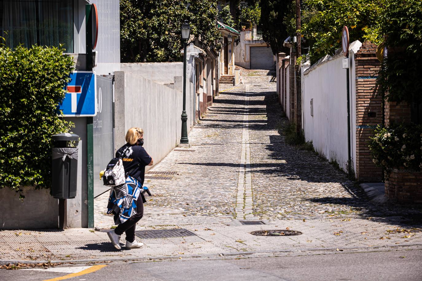 La calle de la que salió el conductor al que la motorista trató de evitar frenando bruscamente. 