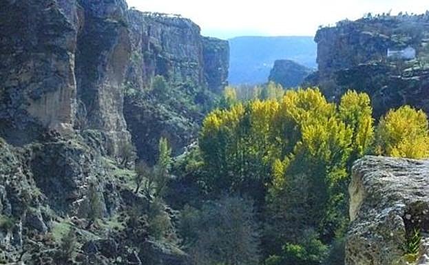 Imagen principal - Senderismo en Granada | Una ruta por los Tajos de Alhama en el Poniente granadino