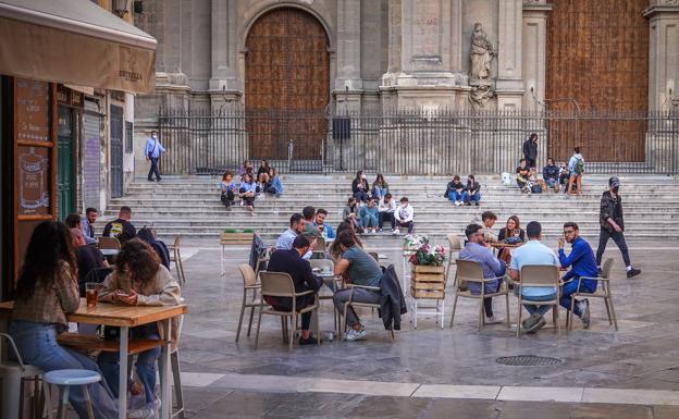 Los bares de Andalucía cambiarán sus horarios en cada fase de la desescalada, pero no cerrarán