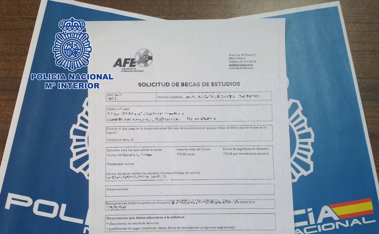 Tribunales | Acusados dos futbolistas de Granada y Jaén de falsificación y estafa con becas formativas