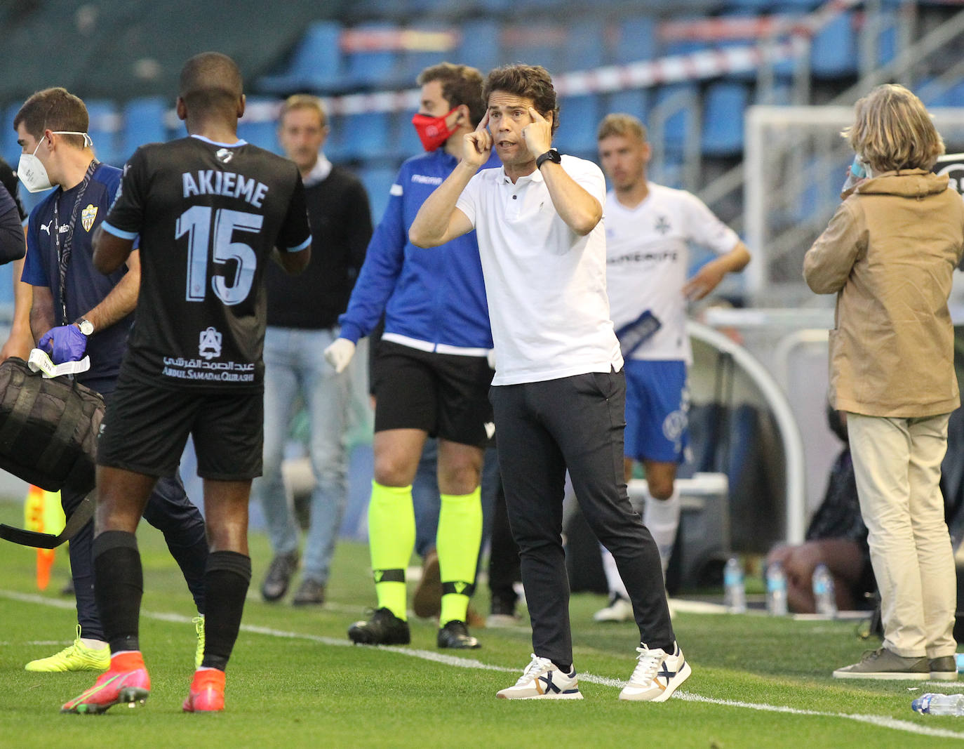 Rubi pide cabeza a sus jugadores. 