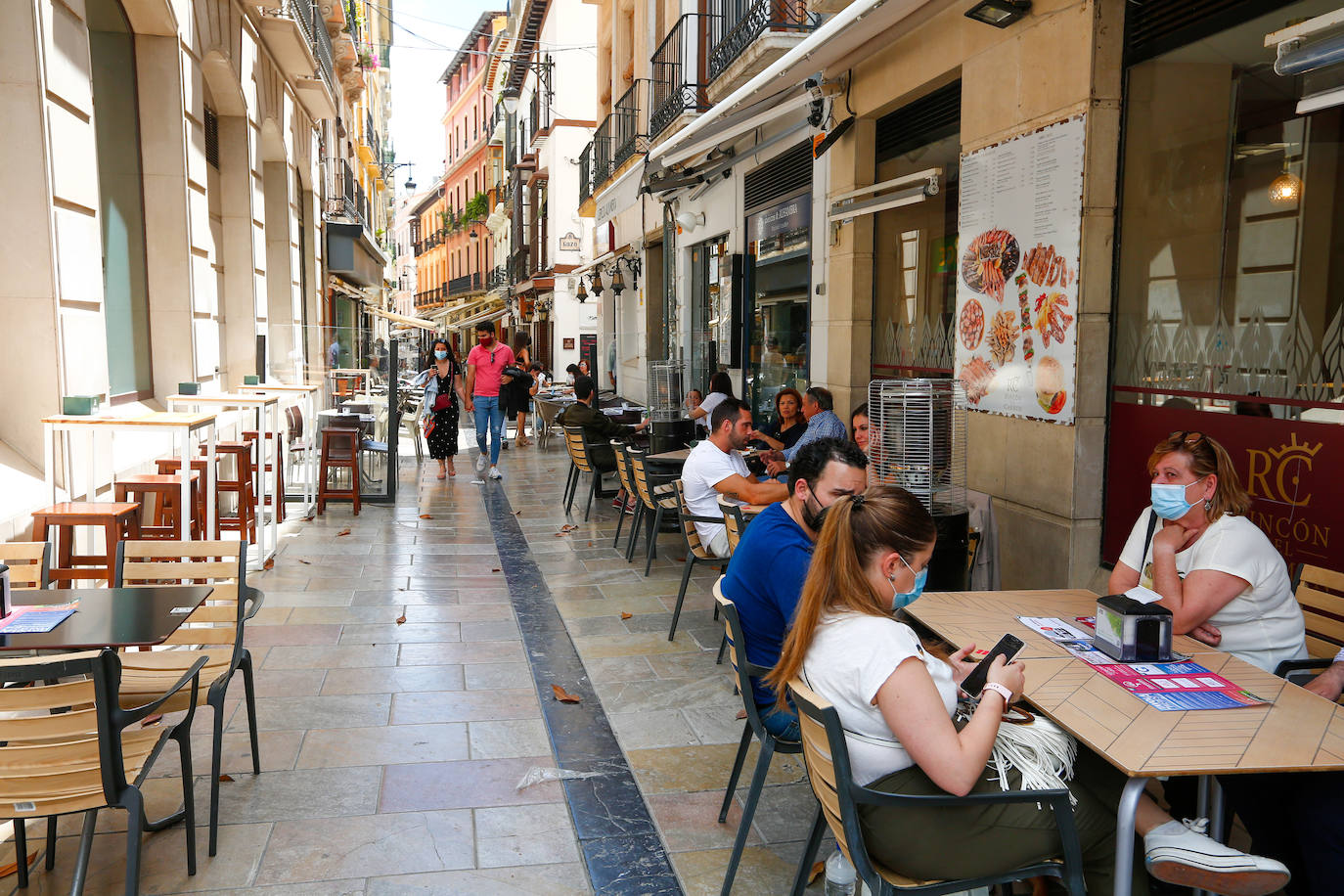 Los locales de restauración abrirán hoy hasta las 00.00 horas, en la última jornada del estado de alarma a nivel nacional