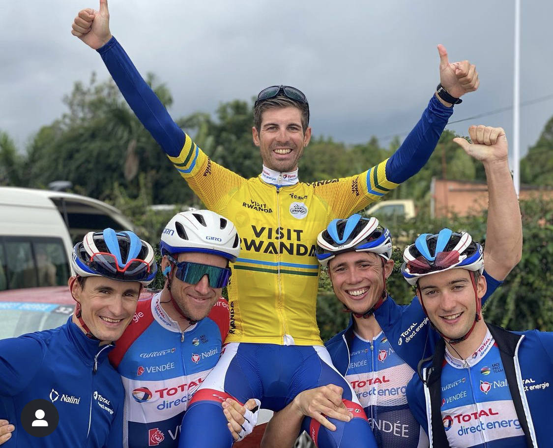 El corredor ejidense luce el esplendoroso amarillo al térnino de la prueba. 