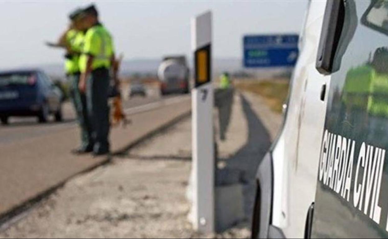 Accidente en Granada | Muere una persona y otra resulta herida al salirse de la calzada su vehículo en Guadahortuna