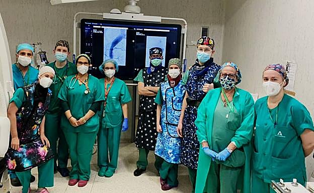 El equipo de Angiología y Cirugía Vascular del Hospital Clínico que operó a Rosa. 