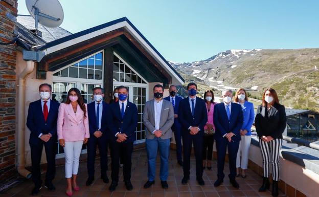 Imagen principal - Presentación de Fitur en Granada.