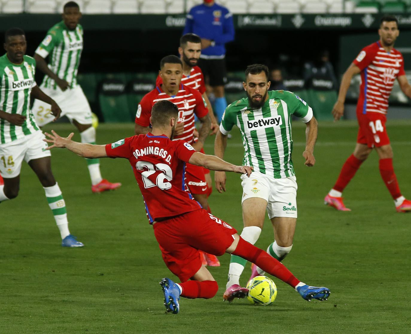 Fotos: Las mejores imágenes del Betis-Granada en el Benito Villamarín