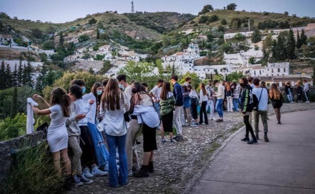 La Junta pide herramientas de restricción al Gobierno tras la suma «explosiva» de jóvenes y alcohol