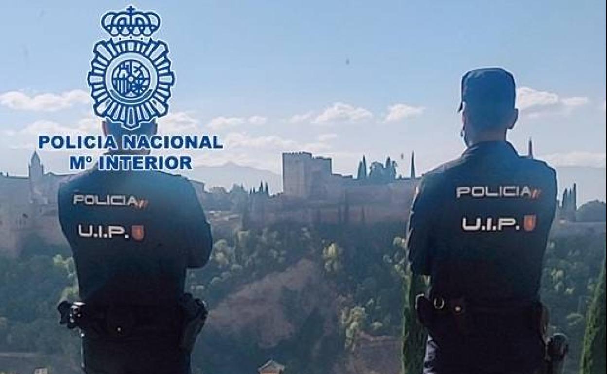 Suceso en Granada | Detienen en el Albaicín a un varón que tenía una orden de ingreso en prisión y cuatro órdenes de detención