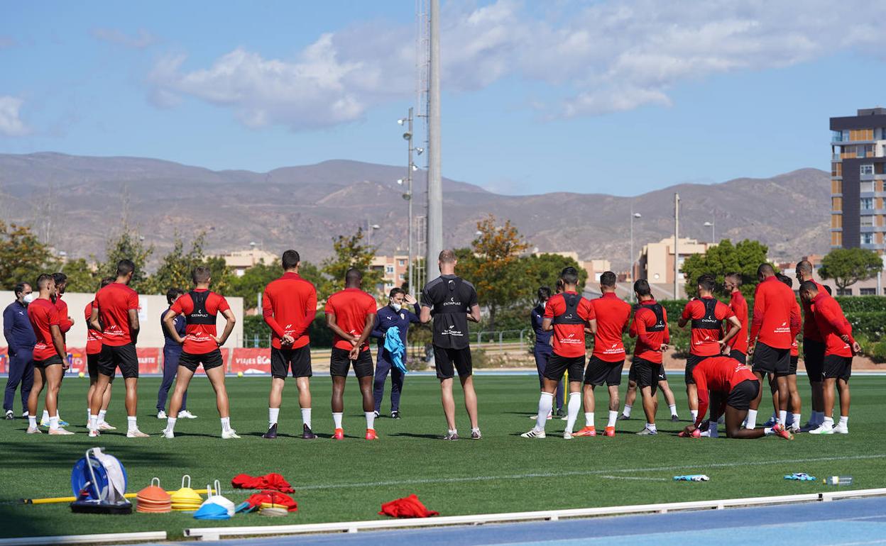 La plantilla volvió a los entrenamientos tras haber recortado la distancia con el Mallorca a seis puntos. 